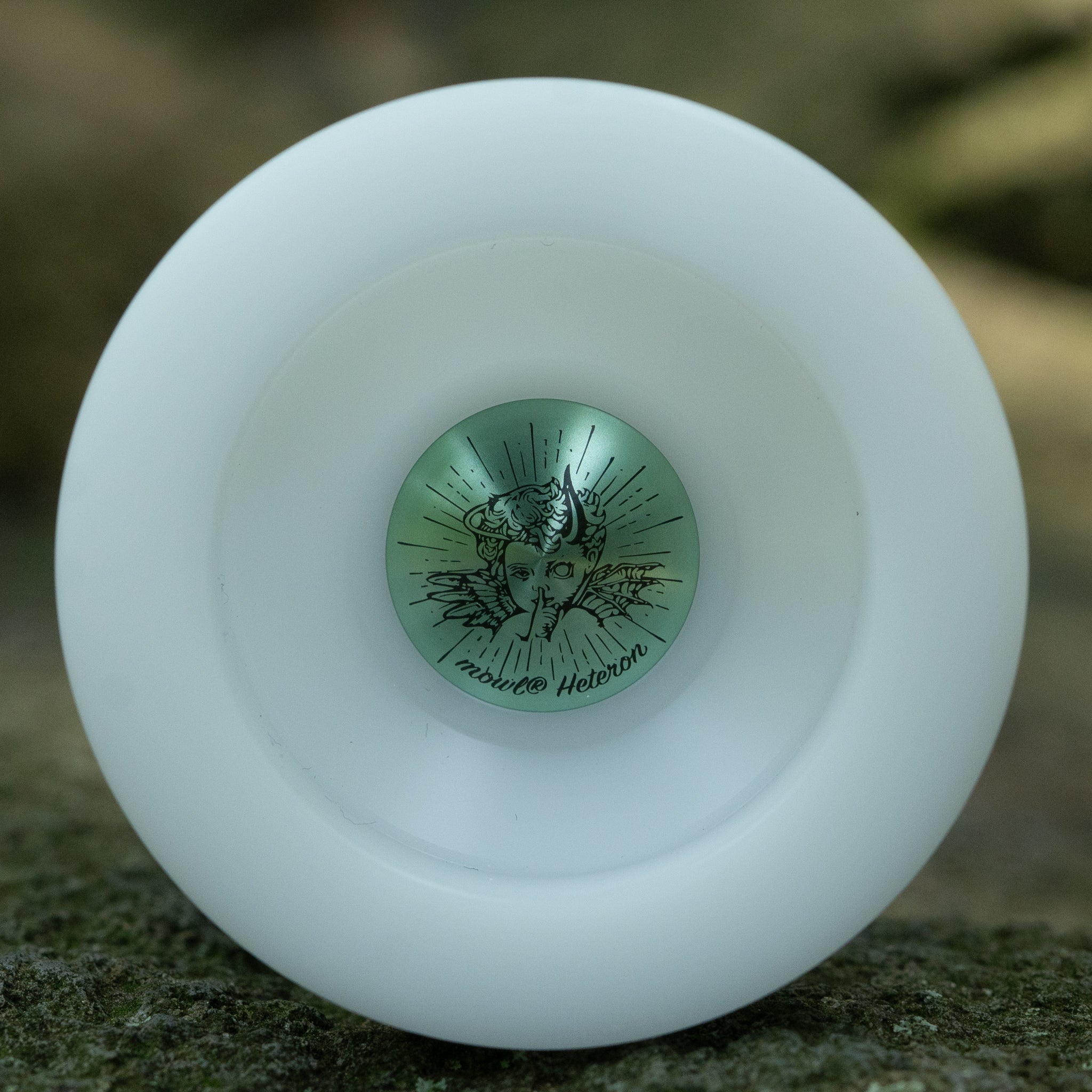 "Heteron" Regular Logo / White (T-Blue Hub)